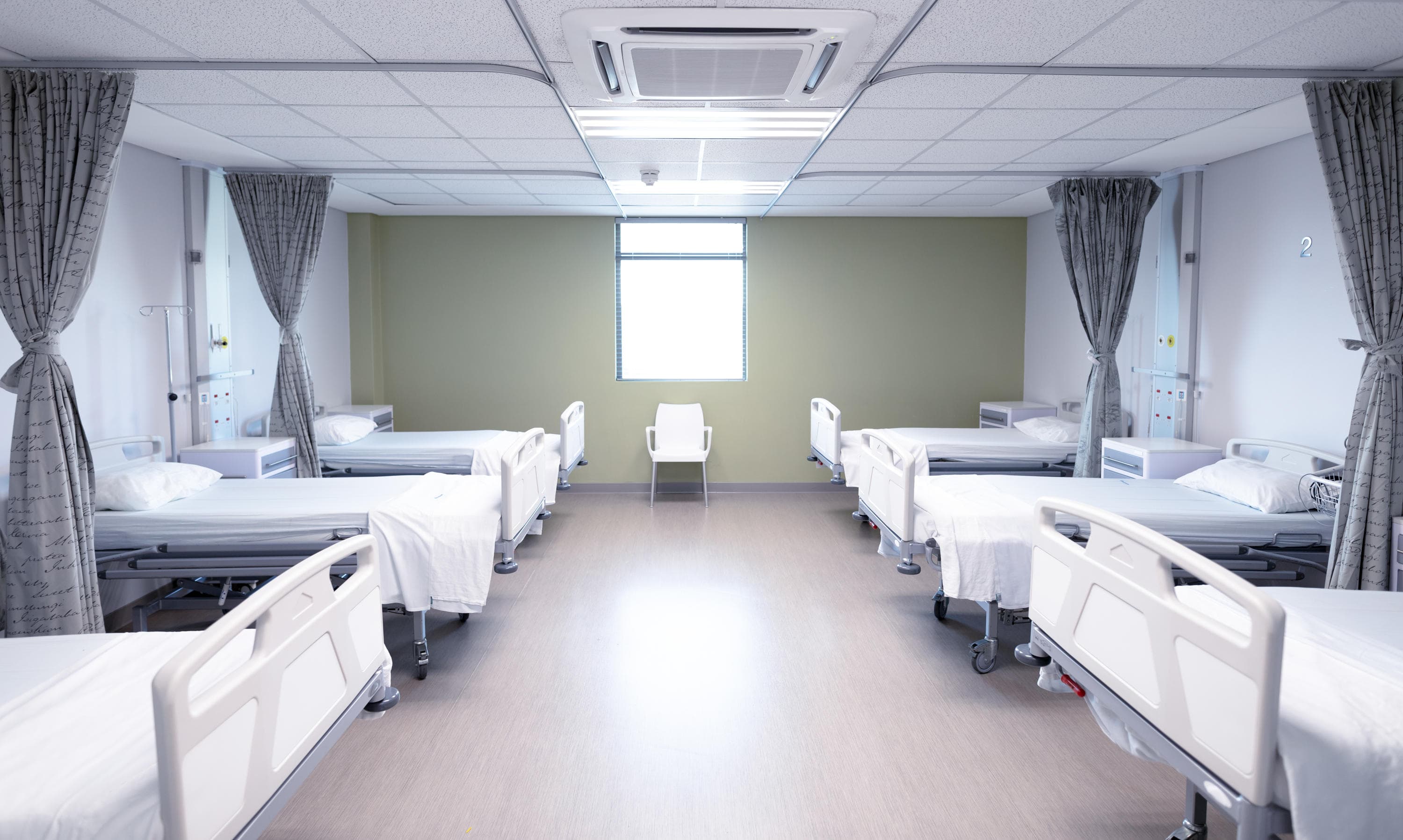 Habitacion de hospital con sistema de aire acondicionado